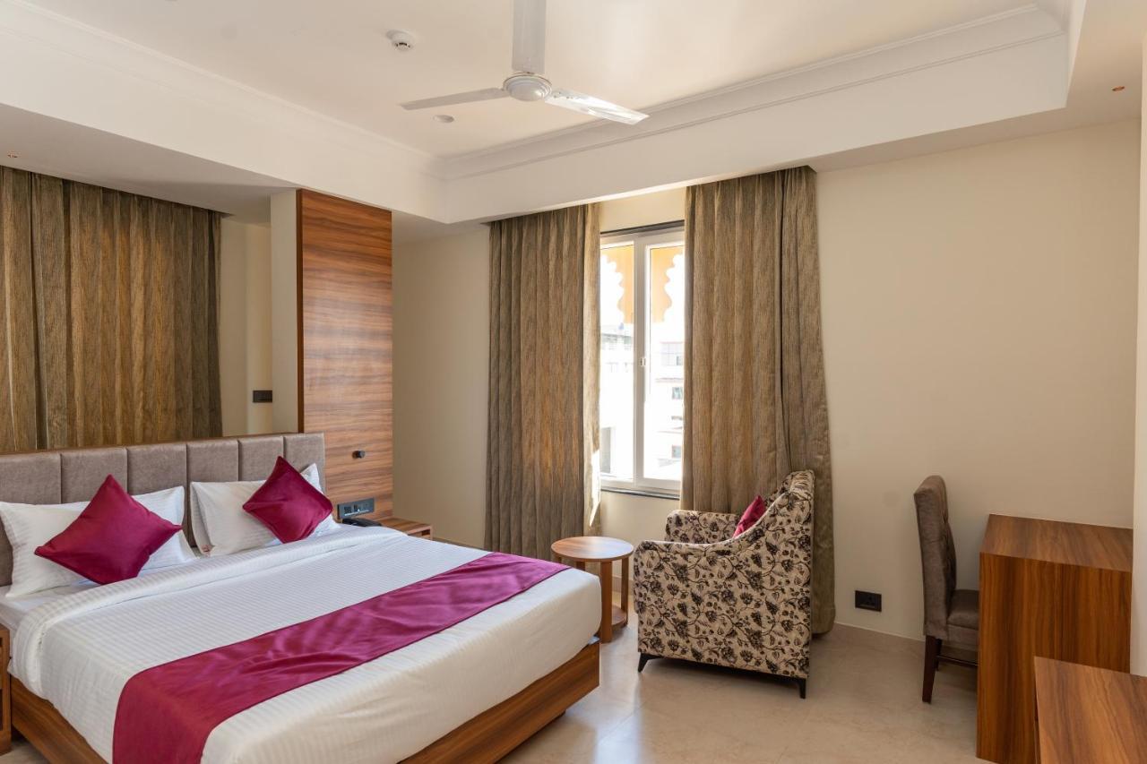 Raghunandan Palace - A Premier Boutique Stay, City Center & 500 Meters From City Railway Station Udaipur Esterno foto