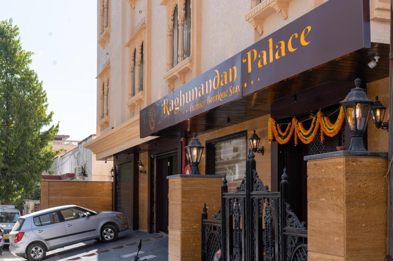 Raghunandan Palace - A Premier Boutique Stay, City Center & 500 Meters From City Railway Station Udaipur Esterno foto