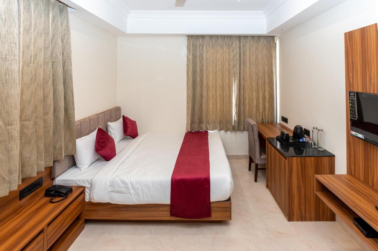 Raghunandan Palace - A Premier Boutique Stay, City Center & 500 Meters From City Railway Station Udaipur Esterno foto