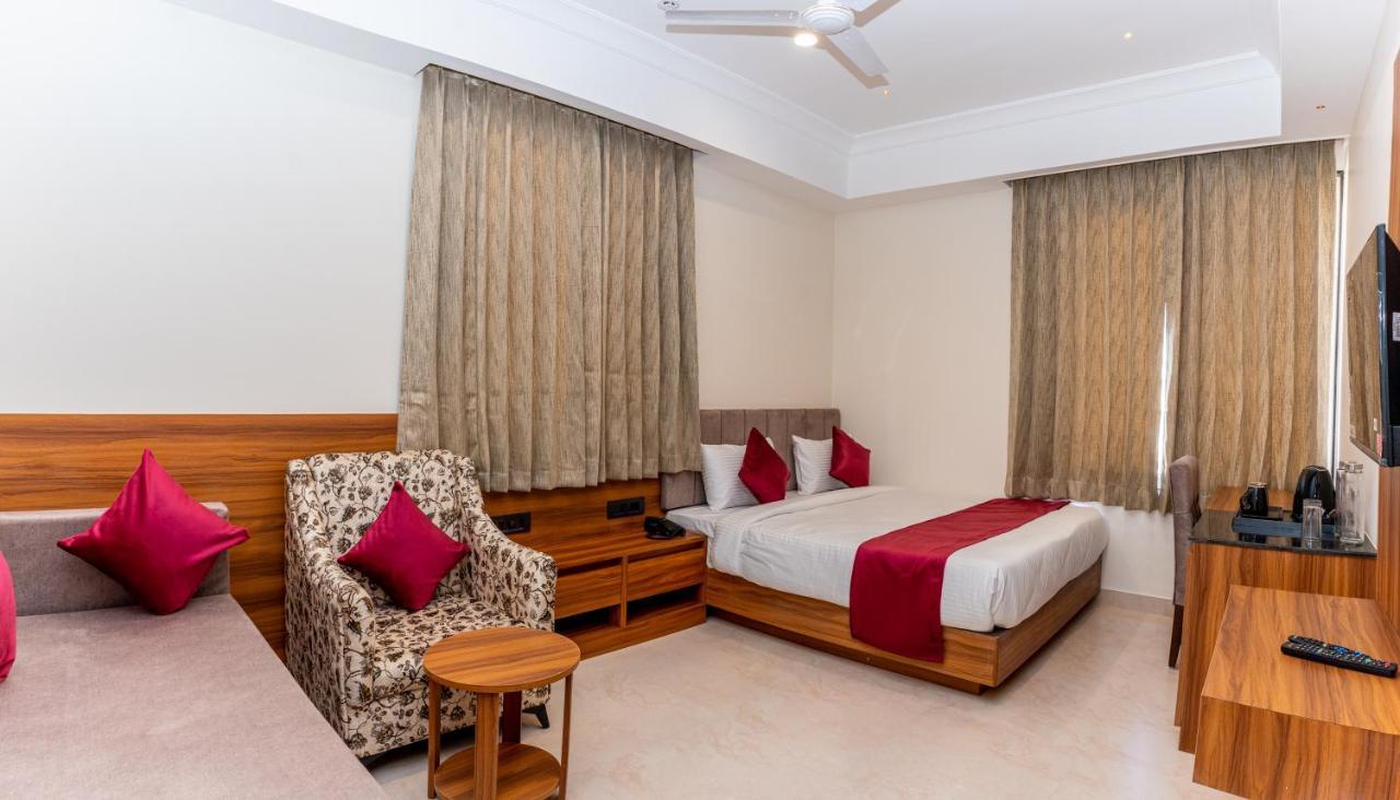 Raghunandan Palace - A Premier Boutique Stay, City Center & 500 Meters From City Railway Station Udaipur Esterno foto