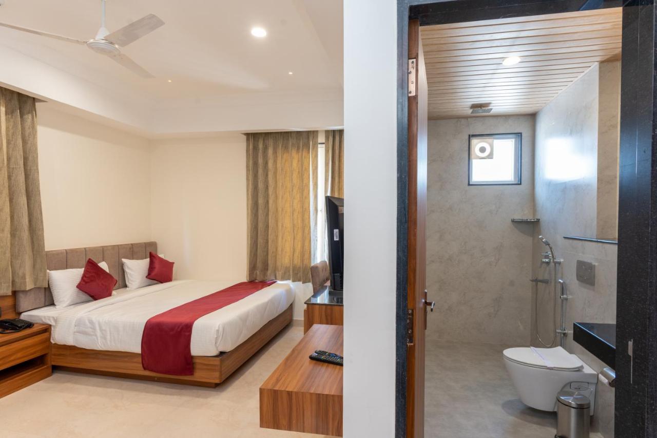 Raghunandan Palace - A Premier Boutique Stay, City Center & 500 Meters From City Railway Station Udaipur Esterno foto