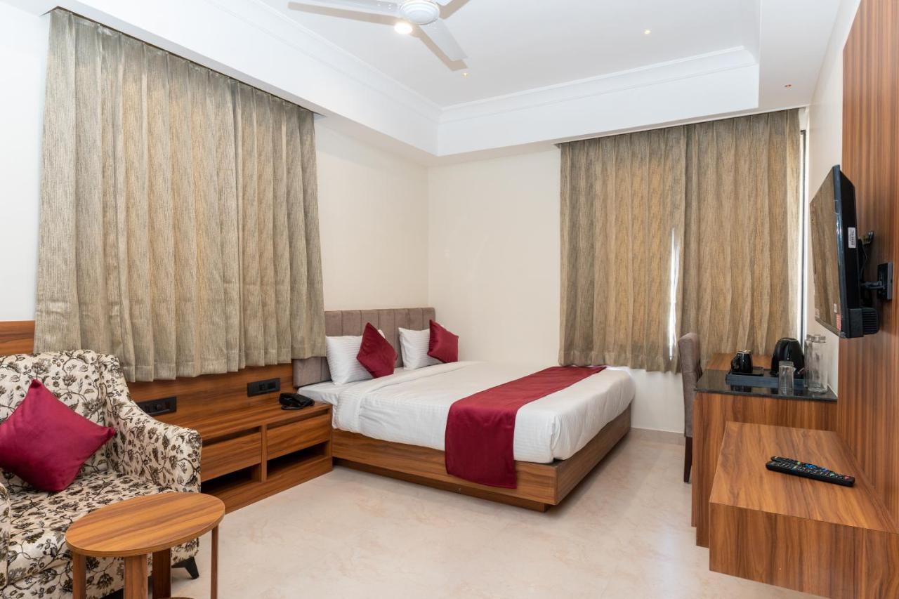 Raghunandan Palace - A Premier Boutique Stay, City Center & 500 Meters From City Railway Station Udaipur Esterno foto