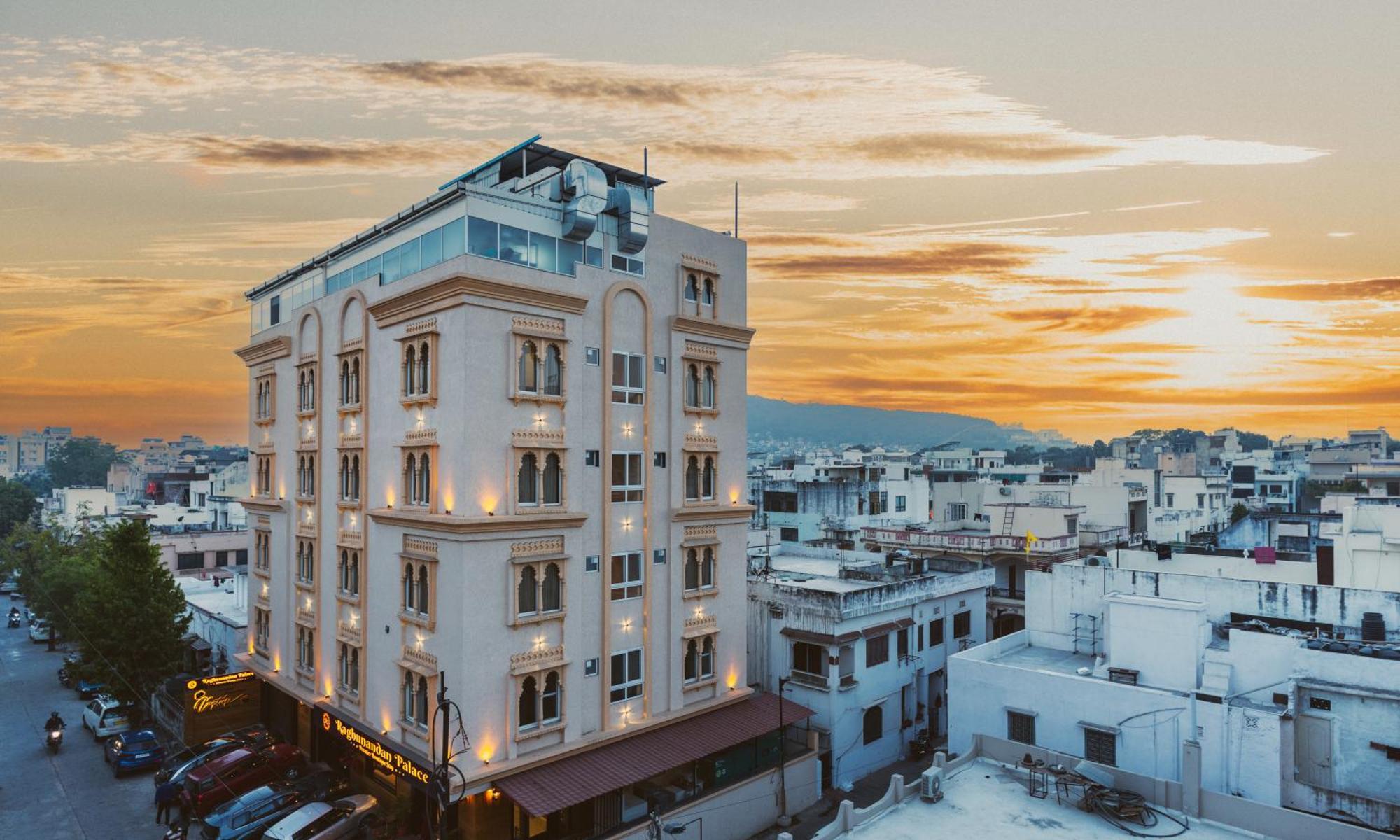Raghunandan Palace - A Premier Boutique Stay, City Center & 500 Meters From City Railway Station Udaipur Esterno foto