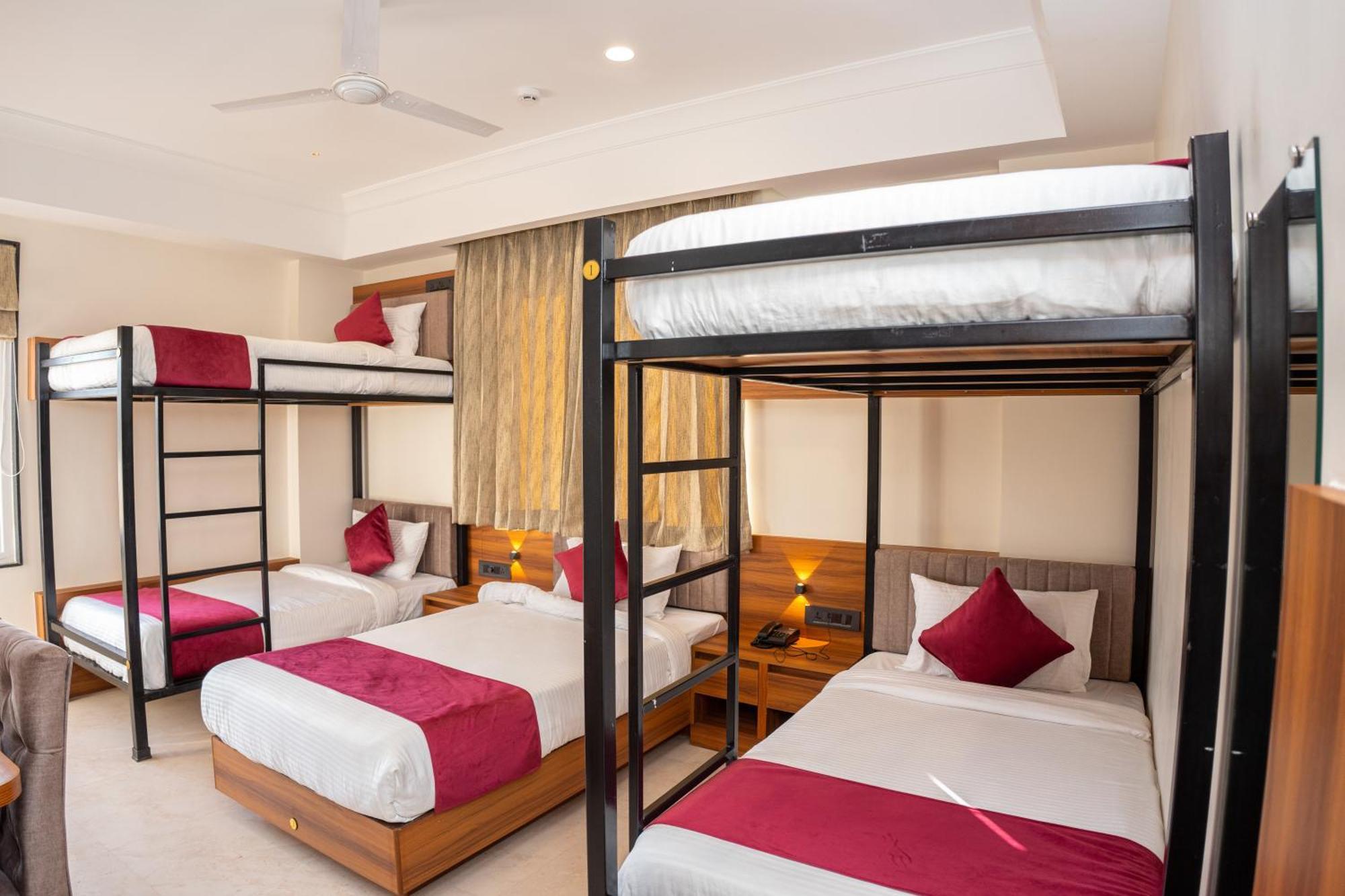 Raghunandan Palace - A Premier Boutique Stay, City Center & 500 Meters From City Railway Station Udaipur Esterno foto